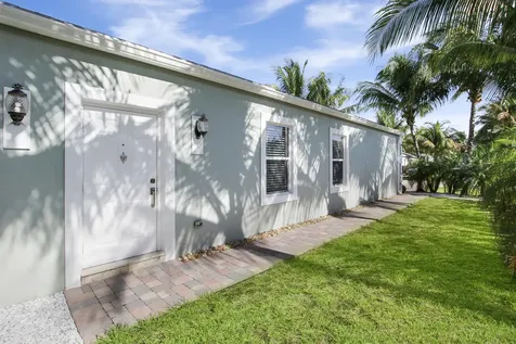 3202 Johns Place Palm Springs FL 33461