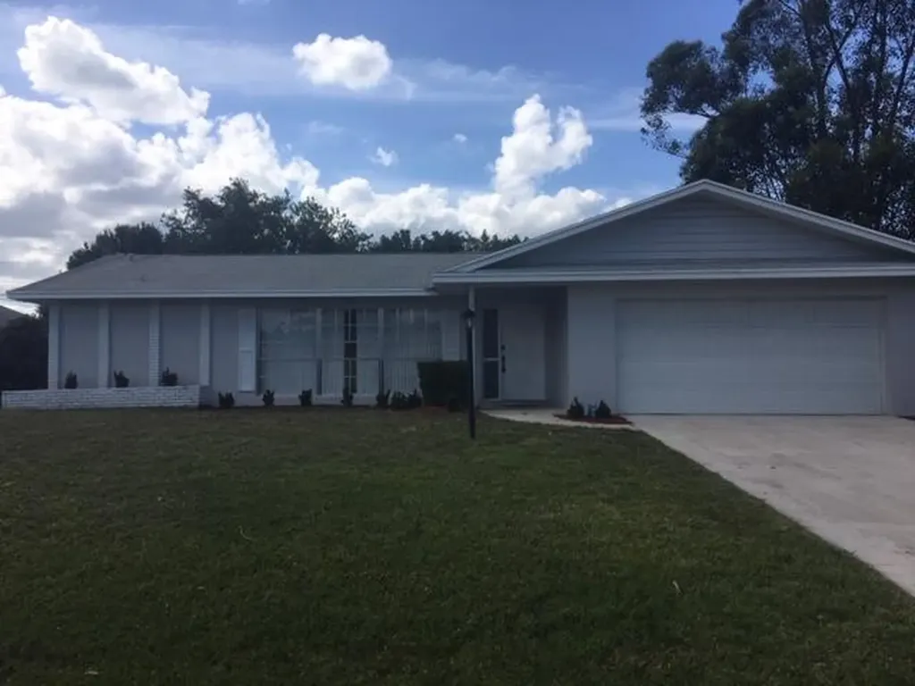 595 SE Maple Terrace Port St Lucie FL 34983