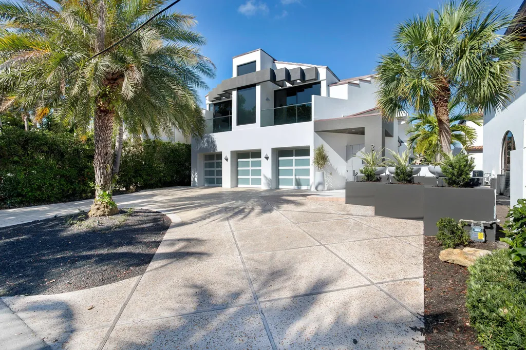 255 SE Spanish Trail Boca Raton FL 33432
