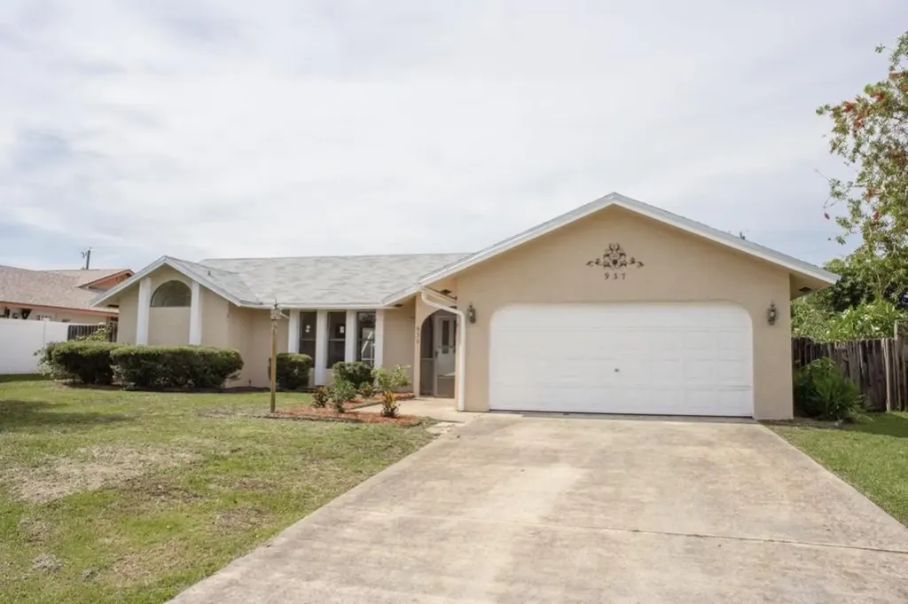 937 SE Browning Avenue Port St Lucie FL 34983