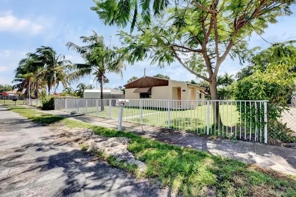 1212 S B Street Lake Worth Beach FL 33460