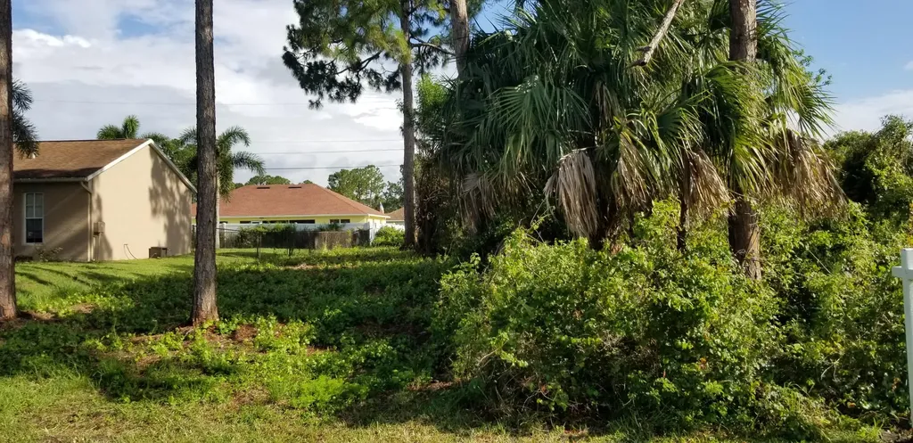 1890 SW Clambake Avenue Port St Lucie FL 34953