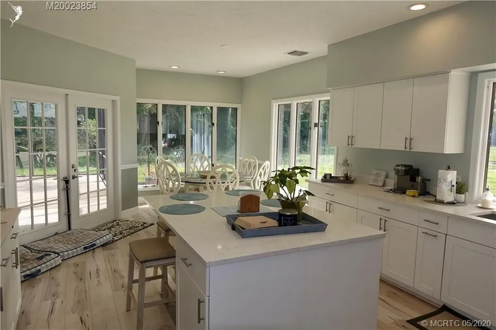 2610 NE Pinecrest Lakes Boulevard Jensen Beach FL 34957