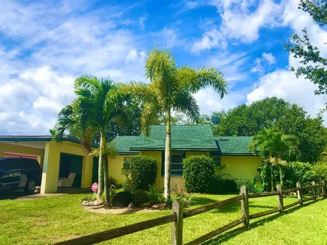 10450 Pippin Lane Royal Palm Beach FL 33411