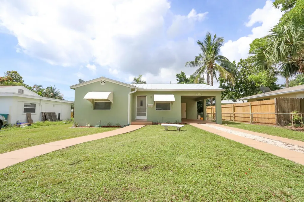 208 SE 1st Avenue Boynton Beach FL 33435