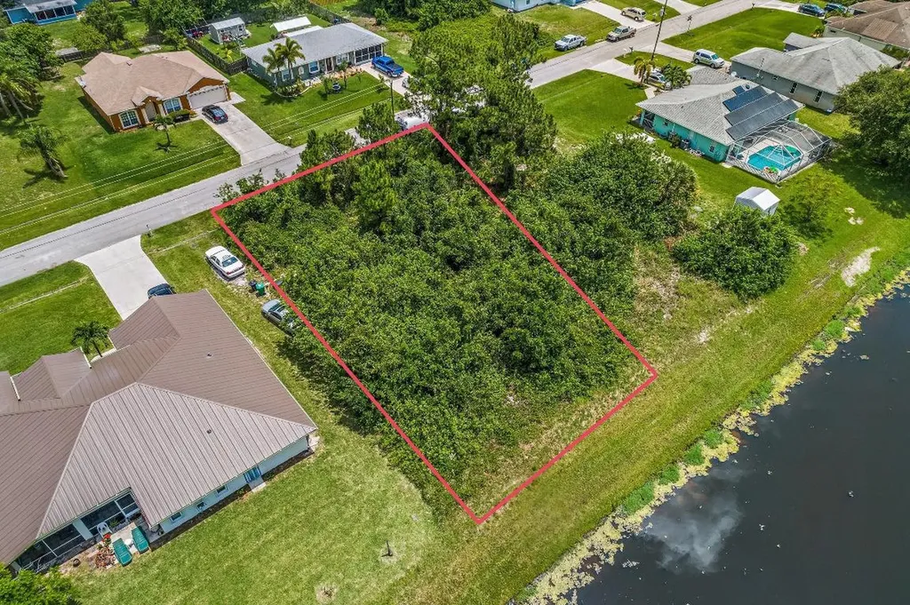 998 SW Bellevue Avenue Port St Lucie FL 34953