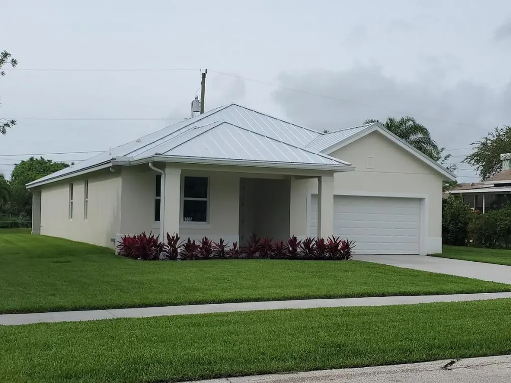 9056 SE Mars Street Hobe Sound FL 33455