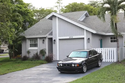 3914 NW 72nd Lane Coral Springs FL 33065