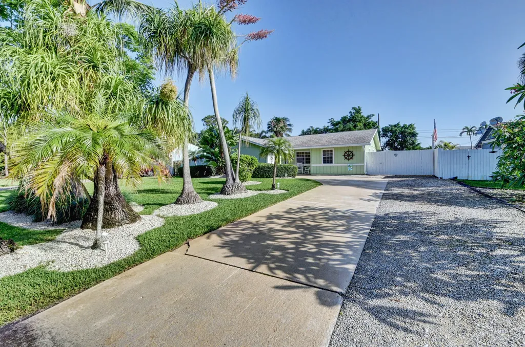 5121 Woodland Drive Delray Beach FL 33484