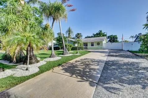 5121 Woodland Drive Delray Beach FL 33484
