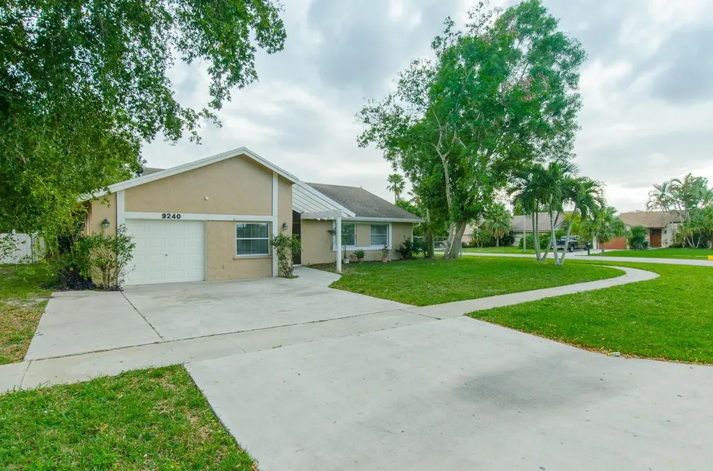 9240 Edgemont Lane Boca Raton FL 33434