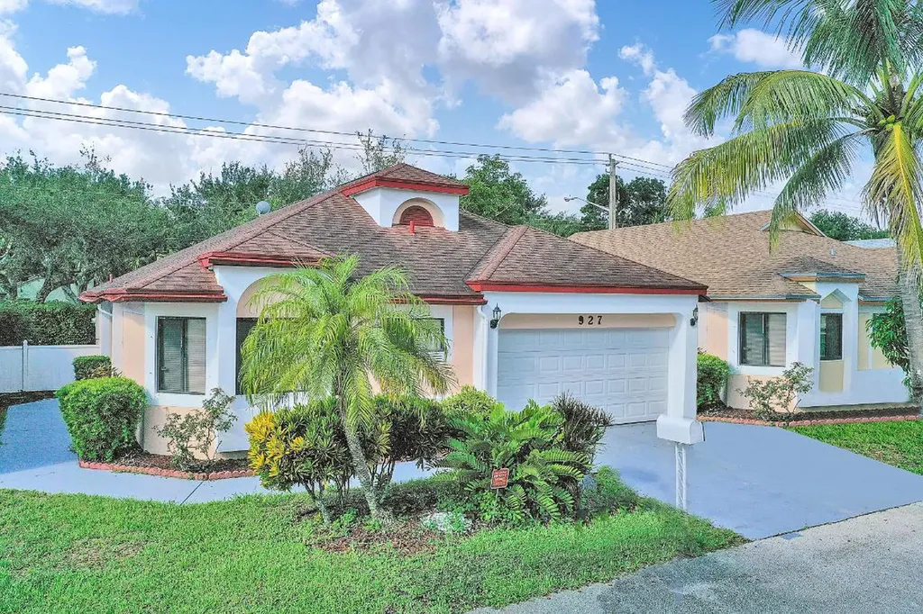 927 W Maple Street North Lauderdale FL 33068