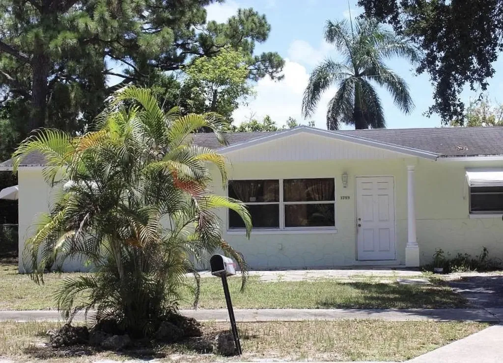 1759 16th Court N Lake Worth Beach FL 33460