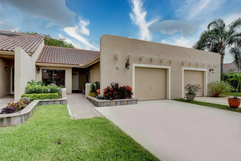 21571 Guadalajara Avenue Boca Raton FL 33433