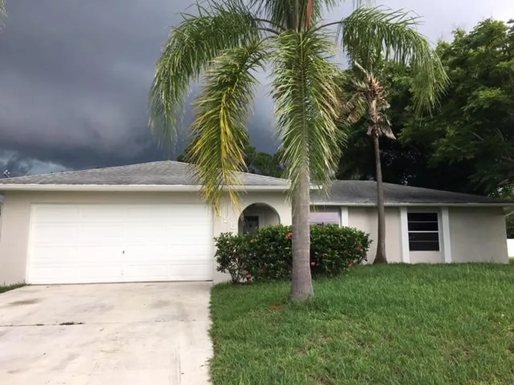 425 SE Strait Avenue Port St Lucie FL 34983