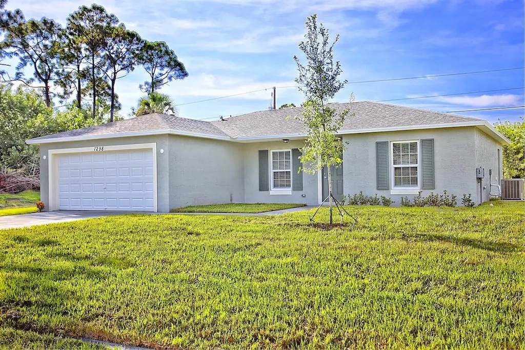 142 NW Dorchester Street Port St Lucie FL 34983
