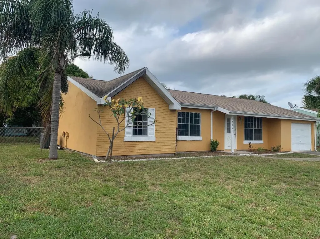 1926 SE Redwing Circle Port St Lucie FL 34952