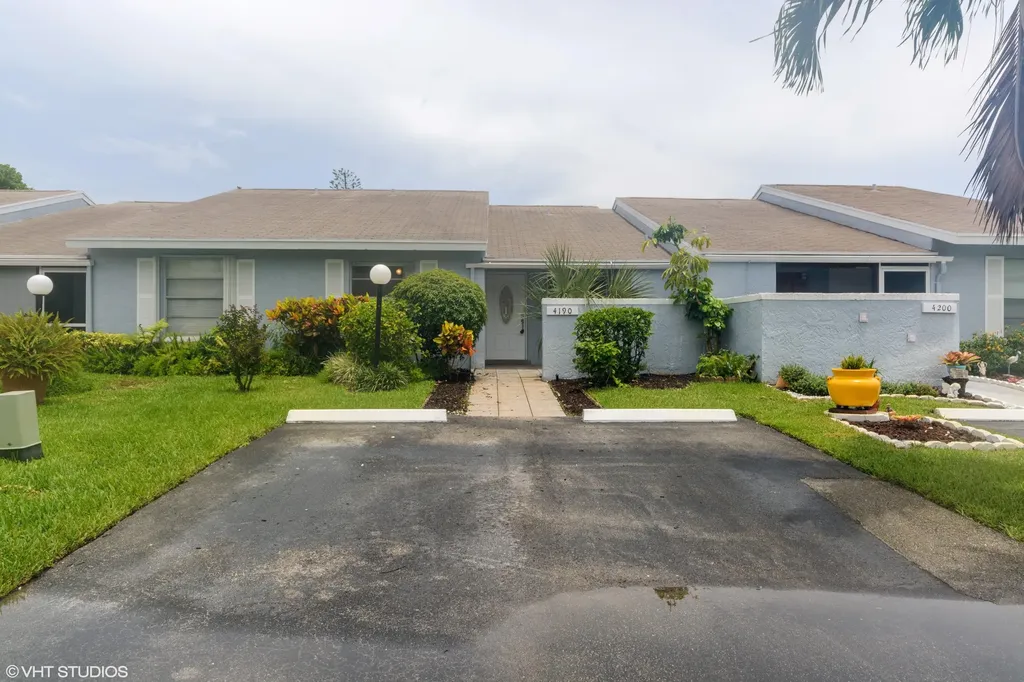 4190 Lucerne Villas Lane Lake Worth FL 33467