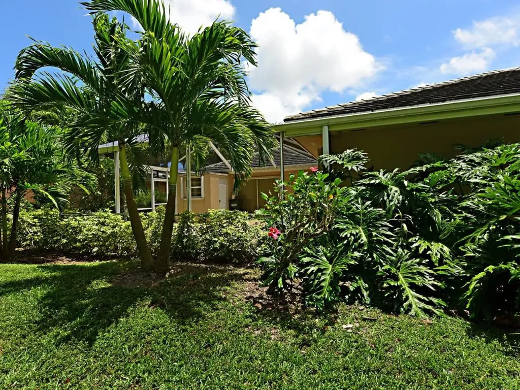 2702 Lakemont Court Palm Beach Gardens FL 33403
