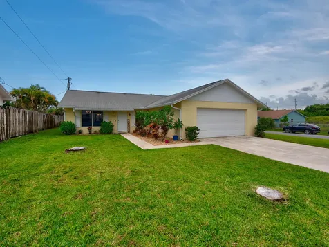 7581 SE Dove Street Hobe Sound FL 33455
