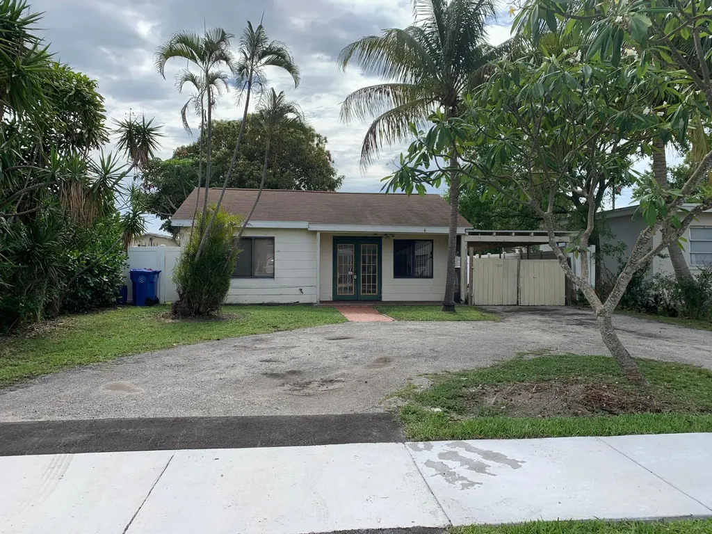 707 N 7th Street Lantana FL 33462
