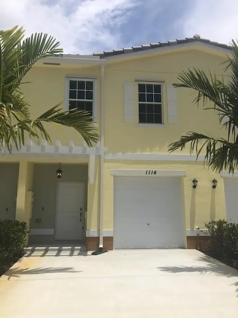 1114 NW 40th Terrace Lauderhill FL 33313