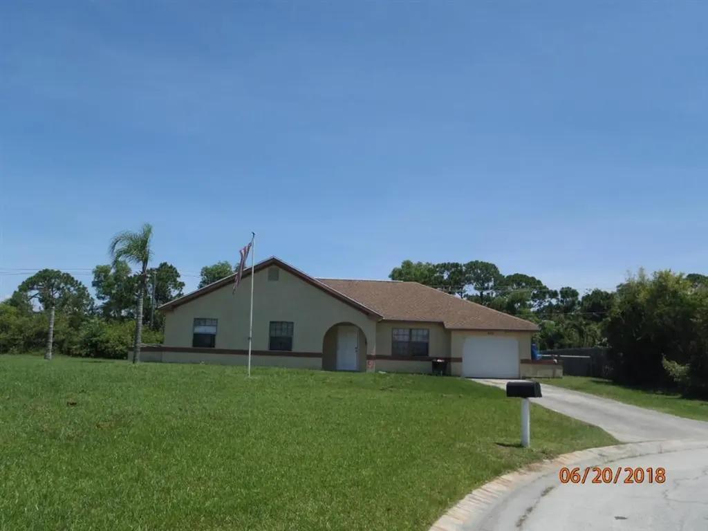 2431 SE Meadwood Court Port St Lucie FL 34952
