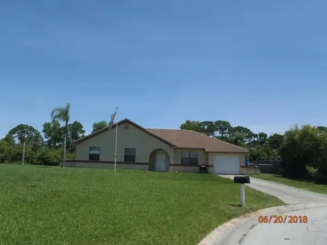 2431 SE Meadwood Court Port St Lucie FL 34952