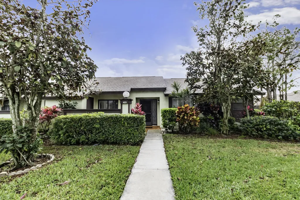 423 Narrowleaf Court Royal Palm Beach FL 33411