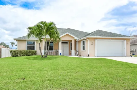 633 SE Dean Terrace Port St Lucie FL 34984