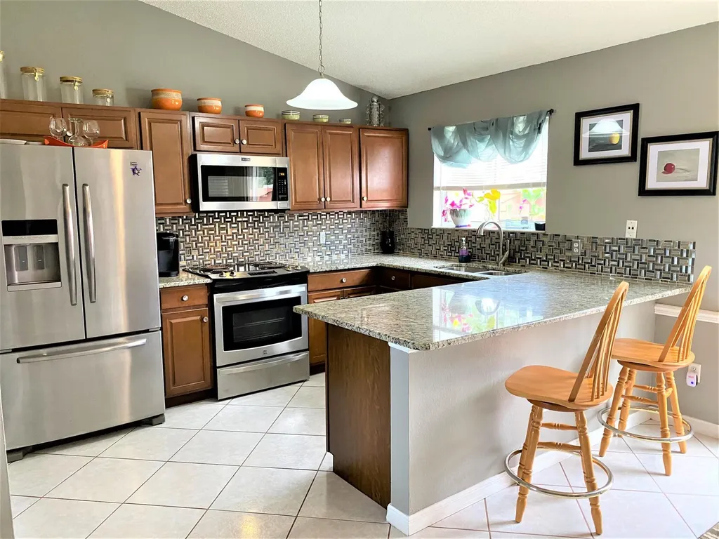 2492 SE Rock Springs Drive Port St Lucie FL 34952