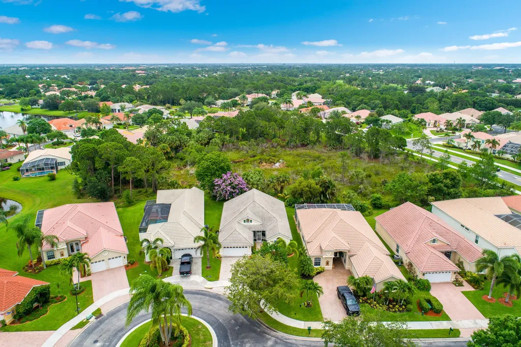 589 SW Saint Johns Bay Port St Lucie FL 34986