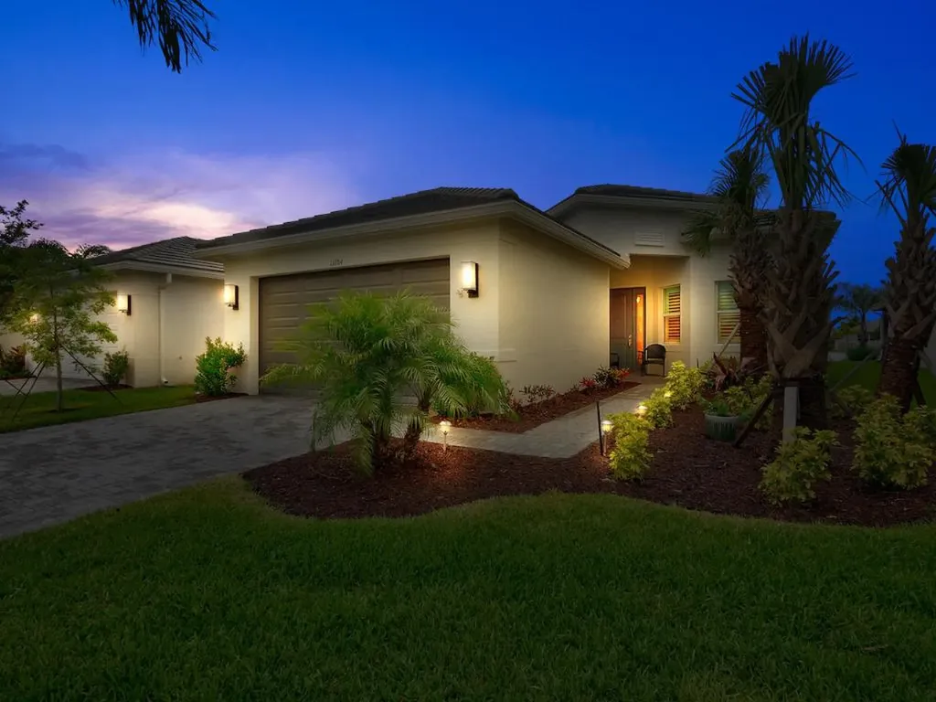 11784 SW Brighton Falls Drive Port St Lucie FL 34987