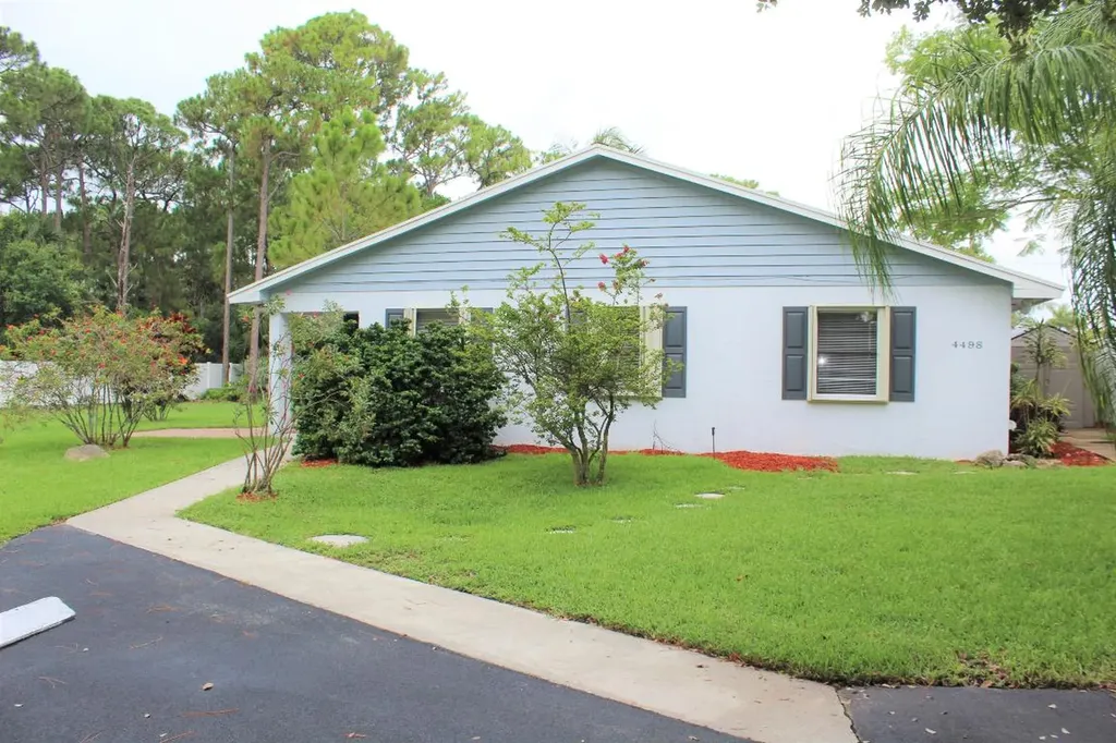 4498 Walden Circle Lake Worth FL 33463