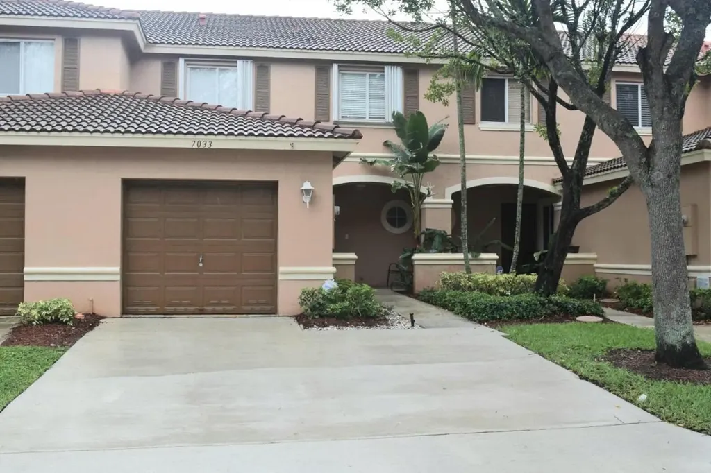 7033 Hawks Nest Terrace Riviera Beach FL 33407