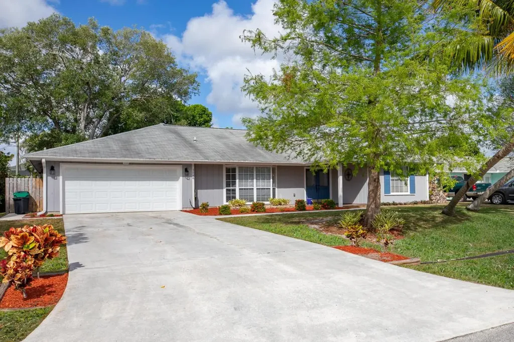 1586 SE Clearbrook Street Port St Lucie FL 34983
