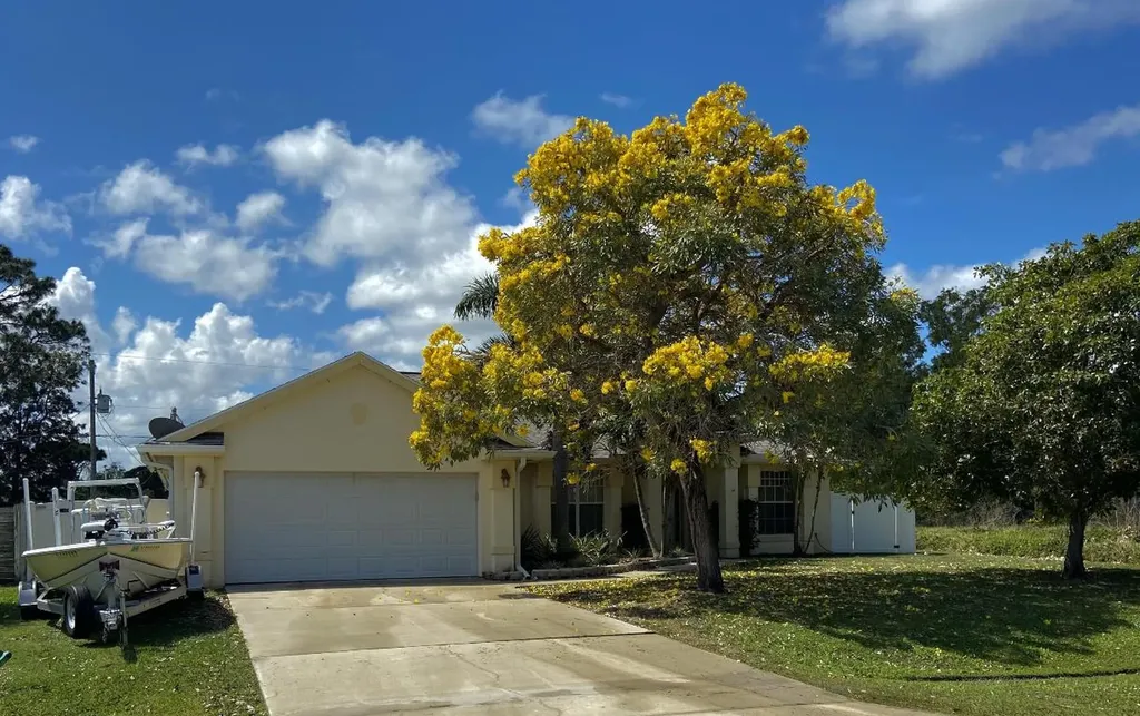 2182 SE Bowie Street Port St Lucie FL 34952