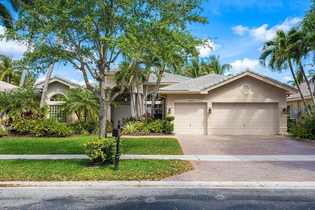 19515 Saturnia Lakes Drive Boca Raton FL 33498