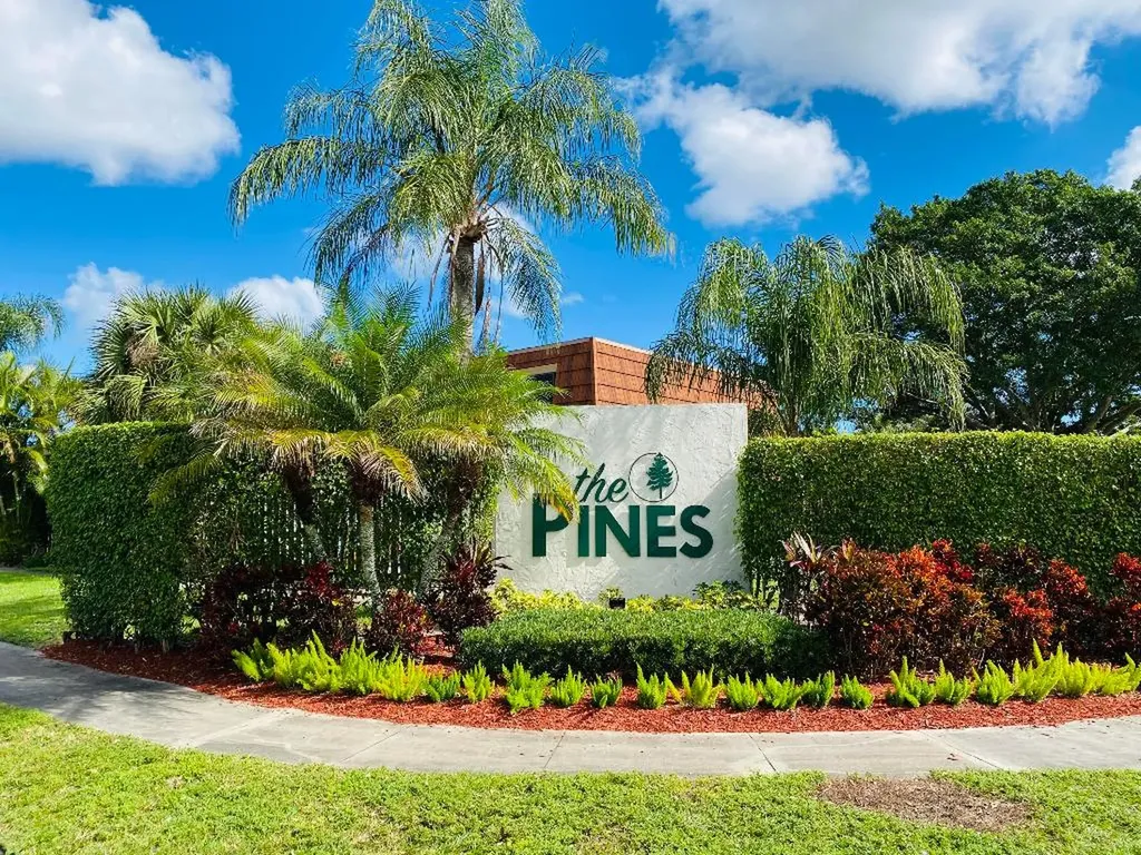 2216 White Pine Circle Greenacres FL 33415