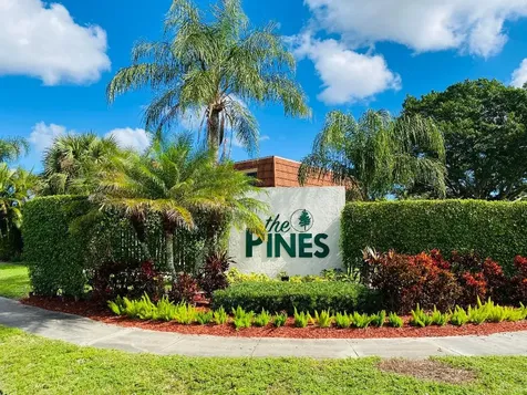2216 White Pine Circle Greenacres FL 33415