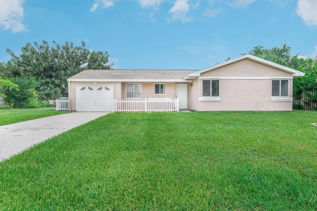 1925 SE West Dunbrooke Circle Port St Lucie FL 34952