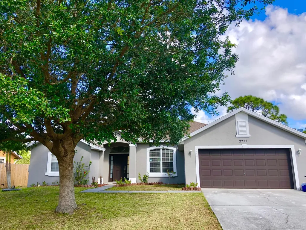 2237 SW Edison Circle Port St Lucie FL 34953