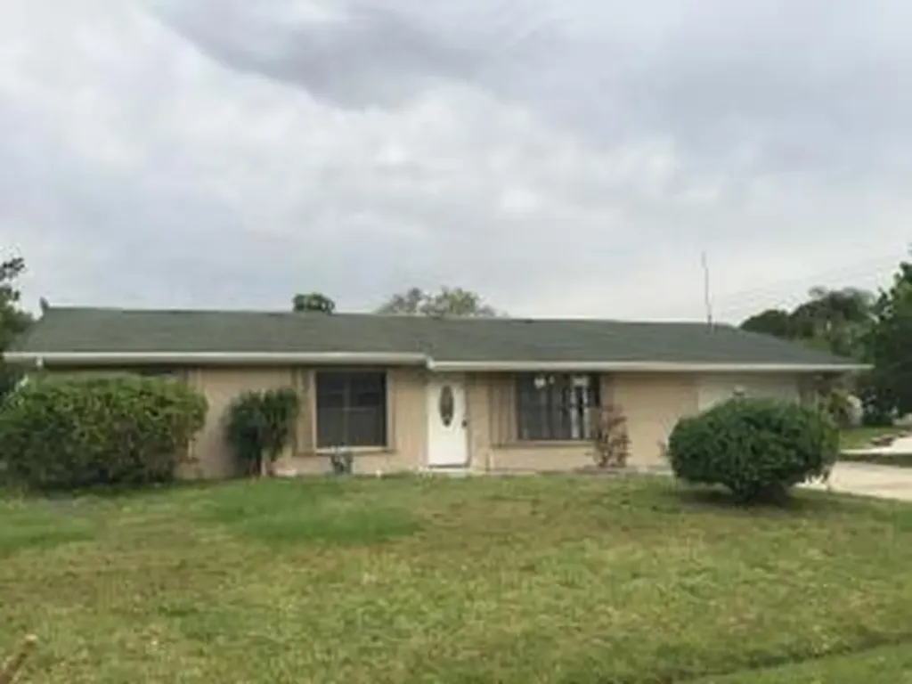 202 SE Wallace Terrace Port St Lucie FL 34983