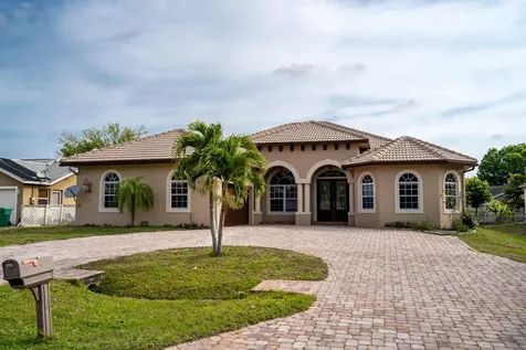 2285 SW Phyllis Lane Port St Lucie FL 34953