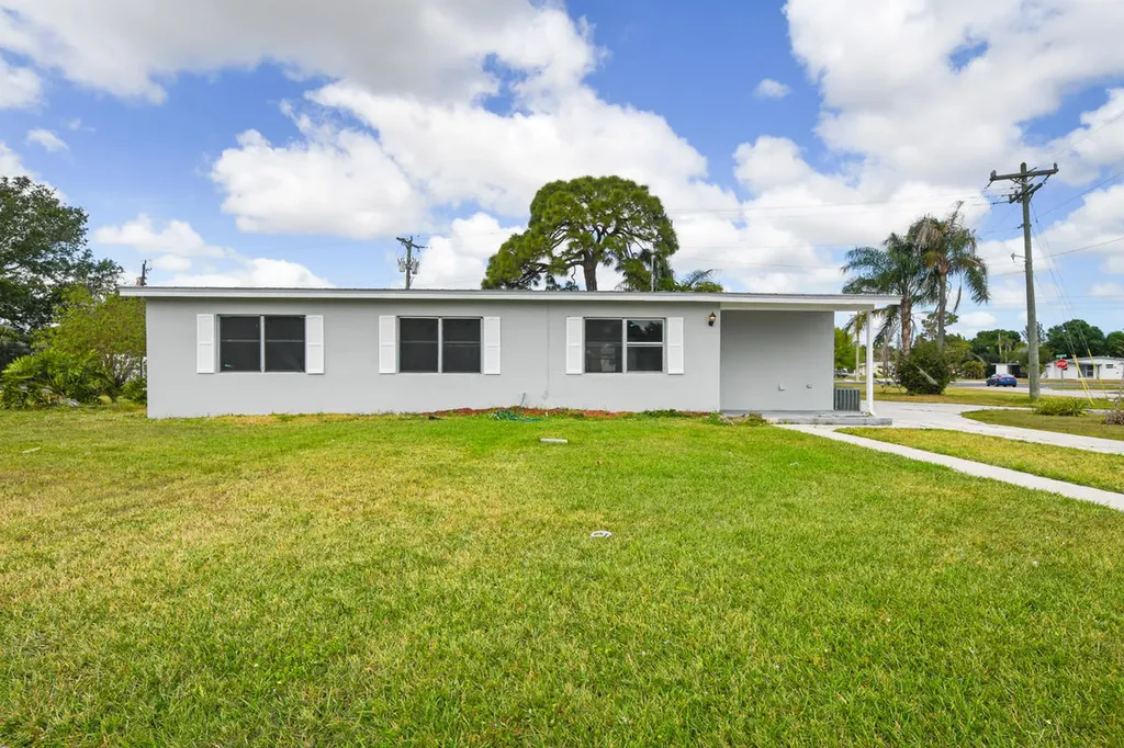101 SE Solaz Avenue Port St Lucie FL 34983