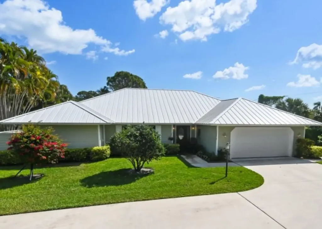 10279 SE Volador Circle Hobe Sound FL 33455