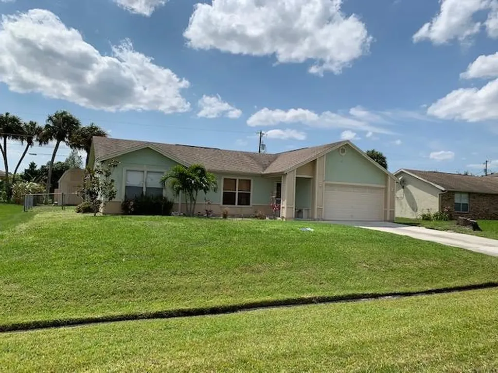 4566 SW Van Dyke Street Port St Lucie FL 34953