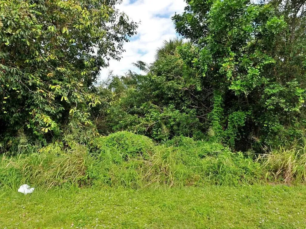 103 SW Oakridge Drive Port St Lucie FL 34984