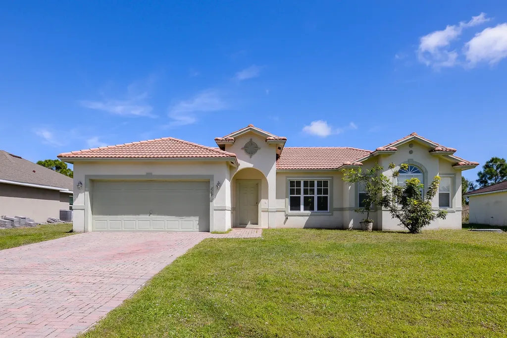1225 SW Edinburgh Drive Port St Lucie FL 34953