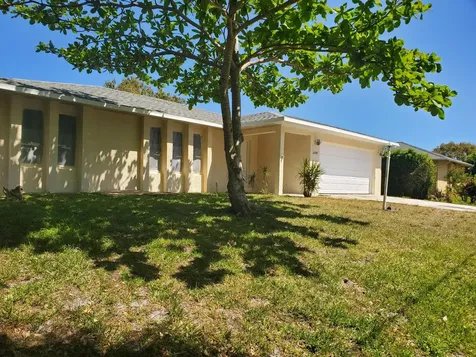 2233 SE Mariola Avenue Port St Lucie FL 34952